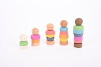 Regenbogen-Gemeinschaftsleute aus Holz